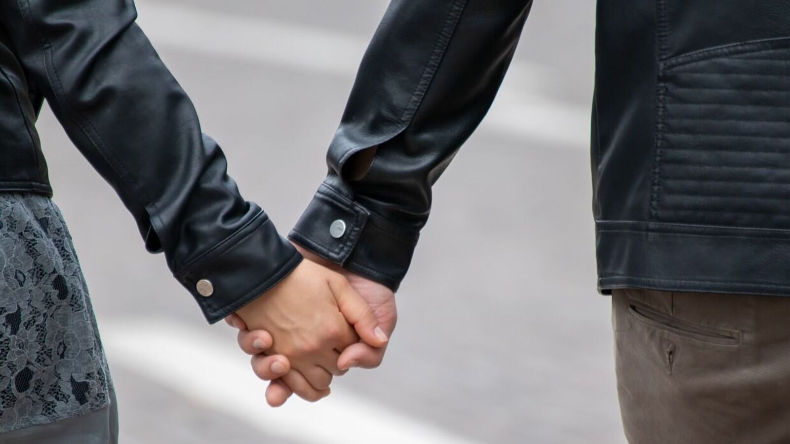 School Teacher: 17 வயது சிறுவனுடன் எஸ்கேப் ஆன 40 வயது டீச்சர்.. விசாரணையில் பகீர் - பின்னணி என்ன?