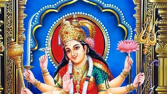 நவராத்திரி பண்டிகை துர்கா தேவிக்கு&nbsp;அர்ப்பணிக்கப்பட்டுள்ளது. குப்த நவராத்திரி விழா ஆஷாத் மாதத்தில் கொண்டாடப்படுகிறது. அன்னை துர்காவின் சித்தி மற்றும் ஆசீர்வாதங்களை அடைவதற்கு இந்த&nbsp;நேரம் முக்கியமானதாக கருதப்படுகிறது. இந்த ஆண்டு, ஆஷாத் குப்தா நவராத்திரி ஜூலை 6, 2024 சனிக்கிழமை தொடங்கும். குப்த நவராத்திரியில் மா துர்காவின் அனைத்து வடிவங்களும்&nbsp;வணங்கப்படுகின்றன. நவராத்திரியின் ஒன்பது நாட்கள் உண்ணாவிரதம் இருப்பதும், சடங்குகளின்படி மா துர்காவை வணங்குவதும் அன்னையின் சிறப்பு ஆசீர்வாதங்களைப் பெறும் என்று நம்பப்படுகிறது.