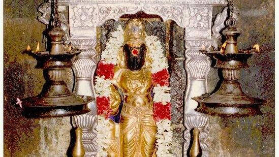குடும்பத்தில் பிரச்சினைகள் என்றால், அதை இந்த காலத்தில் தீர்க்க முயற்சி செய்யுங்கள். உங்களுக்கு ஏற்றப்படி படிப்பு கிடைக்க வாய்ப்பு இருக்கிறது. வியாதிகள் குணமாகும். 30 -50 லிருந்து இருக்கக்கூடிய வயது உள்ளவர்களுக்கு புதிய வேலை வாய்ப்புகள், திருமண முறிவு அடைந்தவர்களுக்கு, இரண்டாவது திருமணம் வாய்ப்பு, கல்யாணம் ஆகாதவர்களுக்கு கல்யாணம் அமைதல் உள்ளிட்டவை நடக்கும். நீங்கள் தஞ்சை பிரகதீஸ்வரர் ஆலயத்திற்கு சென்று வழிபடுங்கள். நல்ல பலன்கள் கிடைக்கும்.&nbsp;