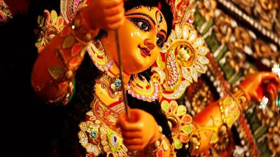 மகாவித்யா பூஜைக்கு அர்ப்பணிக்கப்பட்ட குப்த நவராத்திரி: மா துர்காவை வணங்குவதற்கு பல விதிகள் உள்ளன, இந்த விதிகளை பின்பற்ற வேண்டும். நவராத்திரி திருவிழா வருடத்திற்கு நான்கு முறை கொண்டாடப்படுகிறது, குப்த நவராத்திரி மாக் மாதத்திலும் ஆஷார் மாதத்திலும் வருகிறது. இந்த குப்த நவராத்திரி அன்று துர்கா&nbsp;தேவியை வழிபட்டால் பத்து மகாவித்யாக்கள் நிறைவேறும் என்று கூறப்படுகிறது.