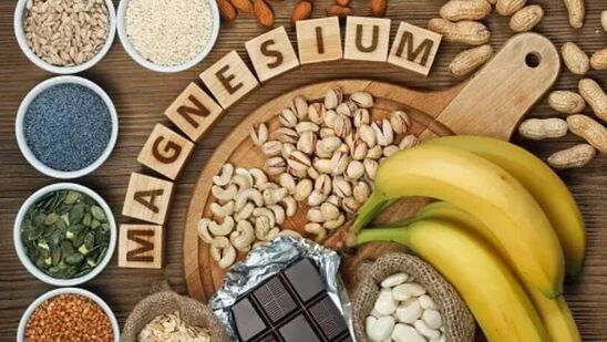 மெக்னீசியம்: ஹெச்பிஏ அச்சில் உள்ள மெக்னீசியம் விளைவு, கார்டிசோலை கட்டுப்படுத்த உதவுகிறது. டார்க் சாக்லேட், இலைக் காய்கறிகள், அவகேடோ, வாழைப்பழம், முந்திரி போன்ற உணவுகளில் மெக்னீசியம் நிறைந்துள்ளன. இவற்றை உங்களது தினசரி உணவில் சேர்த்துக்கொள்ள வேண்டும்
