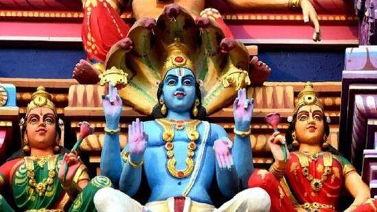 யோகினி ஏகாதசி&nbsp;ஜூலை 2, 2024 அன்று வருகிறது. இந்த நாளில் விஷ்ணுவை வழிபடுவது பாவங்கள் மற்றும் தொல்லைகளில் இருந்து விடுபடலாம். யோகினி ஏகாதசி விரதத்தை யார் வேண்டுமானாலும் அனுஷ்டிக்கலாம்.