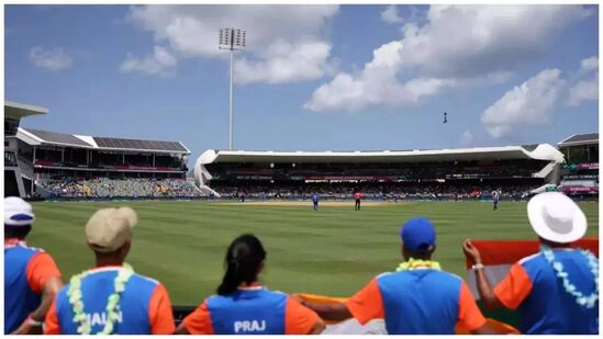 இருப்பினும், டி20 உலகக்கோப்பை கிரிக்கெட்டின் இறுதிப் போட்டிக்கு முன்பு, அனைத்து கண்களும் பார்படாஸில் வானிலை மீது இருக்கும். மேற்கிந்தியத் தீவுகளில் இது மழைக்காலம் என்பதால் தான் இந்த பதற்றம். எனவே எங்கு வேண்டுமானாலும் எப்போது வேண்டுமானாலும் மழை பெய்ய வாய்ப்பு உள்ளது. இறுதிப் போட்டிக்கு ரிசர்வ் நாள் இருந்தாலும், பார்படாஸின் பிரிட்ஜ்டவுனில் சனி மற்றும் ஞாயிற்றுக்கிழமைகளில் வானிலை எப்படி இருக்கும்? இருப்பினும், டி20 உலகக்கோப்பை கிரிக்கெட்டின் இறுதிப் போட்டிக்கு முன்பு, அனைத்து கண்களும் பார்படாஸில் வானிலை மீது இருக்கும். மேற்கிந்தியத் தீவுகளில் இது மழைக்காலம் என்பதால் தான் இந்த பதற்றம். எனவே எங்கு வேண்டுமானாலும் எப்போது வேண்டுமானாலும் மழை பெய்ய வாய்ப்பு உள்ளது. இறுதிப் போட்டிக்கு ரிசர்வ் நாள் இருந்தாலும், பார்படாஸின் பிரிட்ஜ்டவுனில் சனி மற்றும் ஞாயிற்றுக்கிழமைகளில் வானிலை எப்படி இருக்கும்?