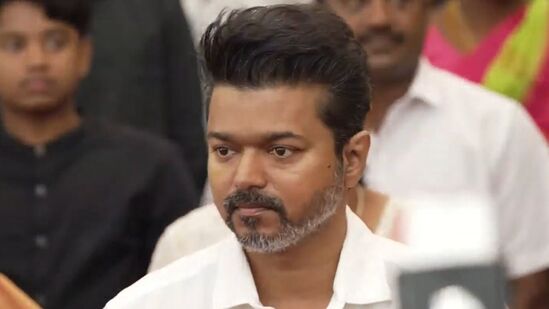 எல்லாத் துறையும் நல்ல துறை தான் நீங்கள் எதை தேர்ந்தெடுக்கிறீர்களோ அதை முழு ஈடுபாடுடன் செய்தால் அதில் வெற்றி நிச்சயம். அதனால் நீங்கள் உங்களுக்கு பிடித்த துறையை தேர்ந்தெடுங்கள் உலகத்தரம் வாய்ந்த மருத்துவர்கள் பொறியாளர்கள் உள்ளனர் இதுபோன்ற நிகழ்ச்சிகளில் நல்ல விஷயங்களை பேசுவதை தவிர வேறு என்ன பேசுவது. தமிழ்நாட்டிற்கு தேவை நல்ல தலைவர்கள் தான் அரசியல் ரீதியாக மட்டுமல்ல துறை ரீதியாகவும் நல்ல தலைவர்கள் தேவை. துறையை தேர்ந்தெடுப்பது போல் அரசியலையும் தேர்வு செய்ய வேண்டும் என்றார்