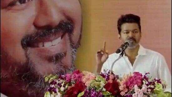 நடப்பாண்டின் 10 மற்றும் 12 வகுப்பில் சாதனை படைத்த மாணவர்களுக்கு விஜய்யின், தமிழக வெற்றிக் கழகம் சார்பில் ஊக்கத்தொகை வழங்கும் விழா இன்று (ஜூன் 28) &nbsp;காலை சென்னையில் தனியார் மண்டபத்தில் தொடங்கி நடைபெற்று வருகிறது.