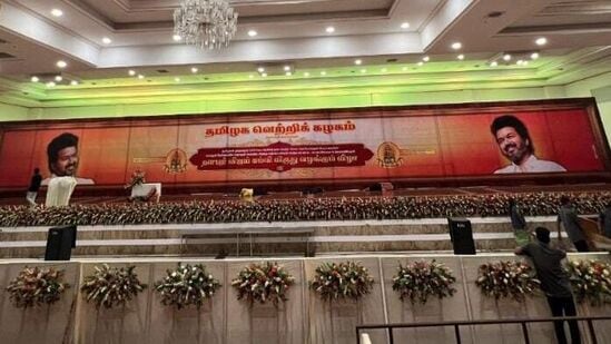 படிக்கும் போதே மறைமுகமாக அரசியலில் ஈடுபடுங்கள். நாளிதழ் படியுங்கள். எல்லாமே பாருங்கள். உண்மை எது பொய் எது என தெரிந்து கொள்ளலாம். இதை புரிந்து கொண்டாலே ஒரு சில அரசியல் கட்சி செய்யும் பொய்யான பிரச்சாரங்கள் நம்பாமல் இருக்கலாம். இது தெரிந்து கொண்டாலே ஒரு சிறந்த அரசியல் எதுவுமே இருக்க முடியாது.