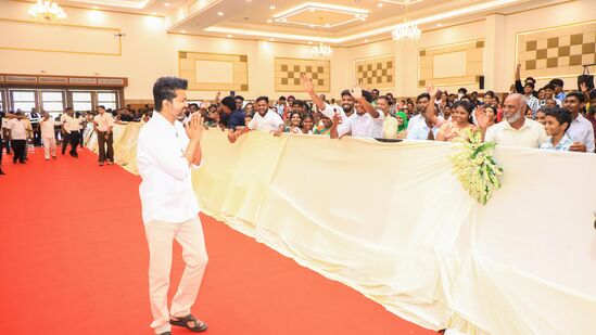 அடையாளத்தை இழக்க வேண்டாம்உங்களின் அடையாளத்தை இழக்க வேண்டாம். போதை பொருட்கள் பயன்பாடு அதிகமாகிவிட்டது. பெற்றோர், அரசியல் கட்சி தலைவர் என்ற முறையில் எனக்குமே அச்சமாக தான் இருக்கிறது. போதை பொருளை தடுக்க ஆளும் அரசு தவறியது என பேச நான் வரவில்லை. அதற்கான மேடை இதுவும் இல்லை.&nbsp;