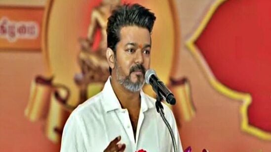 TVK Vijay: படித்தவர்கள் அரசியலுக்கு வரணும்.. வேண்டாமா? த.வெ.க. தலைவர் விஜய் பேச்சு!