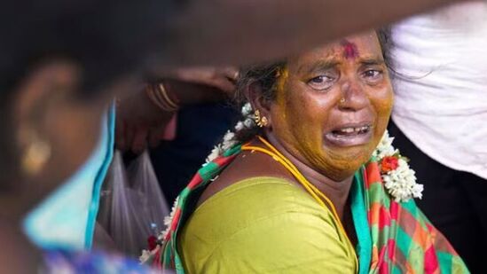 கள்ளச்சாராயத்தை தடுக்க தெருவுக்கு தெரு போலீஸ் ஸ்டேஷனை திறக்க முடியுமா?, மனிதனாய் பார்த்து திருந்தாவிட்டால் இதனை ஒழிக்க முடியாது என துரைமுருகன் கூறினார்.&nbsp;