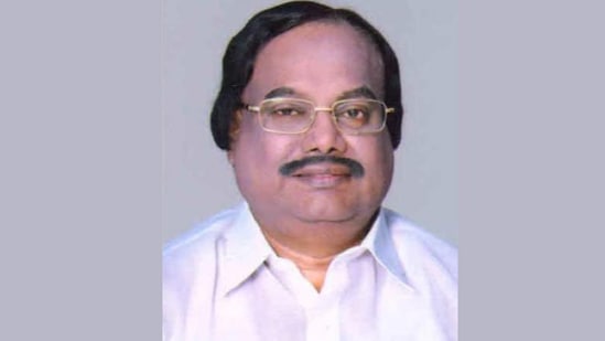 பின்னர் பேசிய கு.பிச்சாண்டி எம்.எல்.ஏ, கீழ்பெண்ணத்தூரில் இருந்து சென்னை, ஒசூர் அருகில் உள்ளதாக அமைச்சர் அவர்கள் கூறினார்கள். அங்கெல்லாம் இடம் கிடைப்பது கடினம். ஆனால் எங்கள் தொகுதியில் 140 ஏக்கர் அரசு புறம்போக்கு இடம் உள்ளது. இது போன்ற இடங்களில் ஐடிபார்க் கட்டினால் வளர்ச்சிக்கு வாய்ப்பாக இருக்கும் என தெரிவித்தார்.