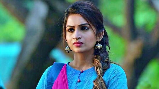 உடை மாற்ற வேனுக்கு சென்ற நக்ஷத்ரா.. சுற்றி நின்ற ஐந்து பேர்.. படப்பிடிப்பு செட்டில் நடந்தது என்ன உடை மாற்ற வேனுக்கு சென்ற நக்ஷத்ரா.. சுற்றி நின்ற ஐந்து பேர்.. படப்பிடிப்பு செட்டில் நடந்தது என்ன