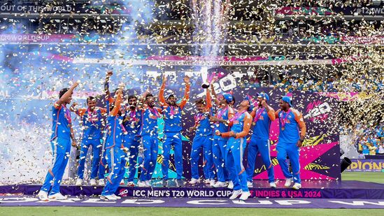 T20 World Cup: உலக கோப்பையை வென்ற இந்திய கிரிக்கெட் அணிக்கு 125 கோடி ரூபாய் மதிப்புள்ள பரிசுகள் வழங்கப்படும் என பிசிசிஐ அறிவித்து உள்ளது