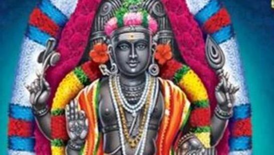 பொருளாதாரத்திற்கான கிரகங்களாக பார்க்கப்படுவது சுக்கிரன் மற்றும் குரு. ஒரு ஜாதகத்தில் இரண்டாம் அதிபதி தனத்திற்கான இடமாக இருப்பார். அதாவது, உங்கள் லக்னத்திற்கு இரண்டாவது அதிபதி யாரோ, அவரை நாம் பொருளாதாரத்திற்கான கிரகமாக எடுத்துக் கொள்ளலாம். சுக்கிர பகவான் இலட்சத்தில் இருக்கக்கூடிய பணத்திற்கு காரகன். குரு பகவான் பெரும் பணத்திற்கு காரகன். அதாவது கோடியில் புரளும் பணத்திற்கு காரகன் ஆவான்.&nbsp;