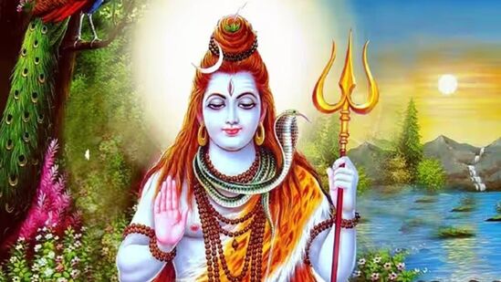 மேலும் இந்த வாரம் ஜூலை 4ஆம் தேதி வரும் பிரதோஷ நாள் அன்று சிவாலயங்களுக்கு சென்று நந்தி பகவான் மற்றும் அபிஷேகத்தையும், நந்தி பகவானின் கொம்புகள் இடையே சிவபெருமானையும் வழிபாடு செய்ய மிகப்பெரிய ஏற்றத்தை பெறலாம்.&nbsp;