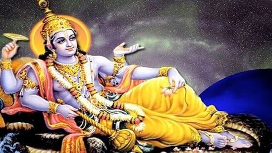 துளசி இலைகள் - துளசி இலைகள் ஸ்ரீ ஹரி விஷ்ணுவுக்கு மிகவும் பிரியமானவை, இது இல்லாமல் இறைவனுக்கு நைவேத்தியம் படைக்கப்படாது. எனவே, யோகினி ஏகாதசி நாளில், ஒருவர் துளசி இலைகளைத் தொடவோ அல்லது முறிக்கவோ கூடாது. துளசி இலைகளை உடைத்தால் லட்சுமி தேவிக்கு கோபம் வரும்.