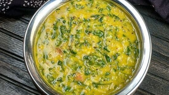 Keerai dal Kootu : கீரை பருப்பு கூட்டு செய்வது எப்படி? உடலுக்கு எண்ணற்ற ஆரோக்கிய நன்மைகளை வழங்கும்!