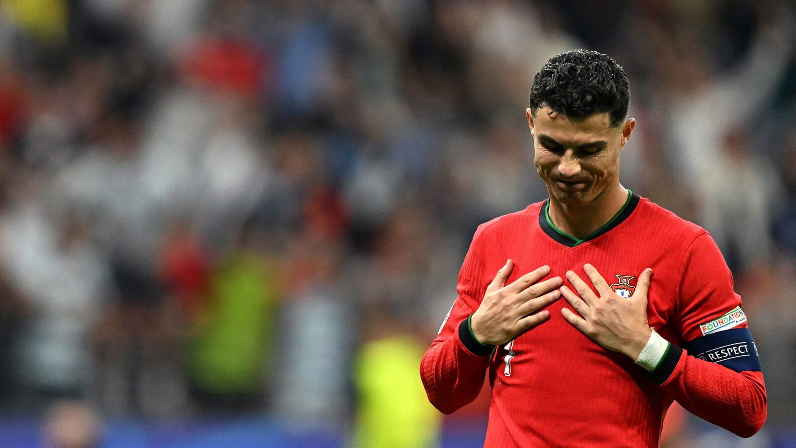 Cristiano Ronaldo: ரசிகர்களின் உணர்வுகளுக்கு மதிப்பு! கோல் அடித்தவுடன் கைகூப்பி மன்னிப்பு கோரிய ரொனால்டோ - வைரல் விடியோ