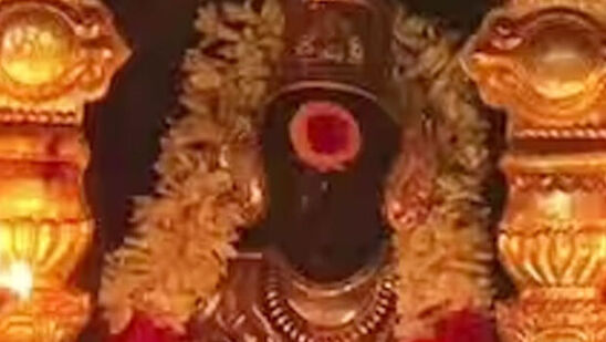 விளையாட்டுத்துறையில் இருக்கக்கூடிய சிம்ம ராசிக்காரர்கள் விளையாட்டில் தேர்ந்து அடுத்த கட்டத்திற்கு செல்வார்கள்.அதே போல காதலில் நீண்ட காலமாக பிரச்சினைகளை சந்தித்துக் கொண்டிருந்த சிம்மராசிக்காரர்கள் பெற்றோரின் சம்மதத்தோடு கல்யாணத்திற்கு தயாராகுவார்கள்.அரசு இயந்திரத்தில் வேலை செய்பவர்களுக்கு, விரும்பிய இடத்தில் பணி மாற்றங்கள், பதவி உயர்வு உள்ளிட்டவை கிடைக்கும்.&nbsp;&nbsp;&nbsp;&nbsp;