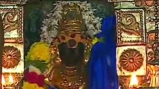 இந்த காலகட்டம், உங்களுக்கான கோல்டன் ஜாக்பாட் காலகட்டம் என்றே சொல்லலாம்.அந்த அளவுக்கு நற்பலன்களை கொடுக்கக்கூடிய இந்த காலக்கட்டத்தை, நீங்கள் ஒழுங்காக பயன்படுத்த மூன்று விஷயங்களை கடைப்பிடிக்க வேண்டும்.சிங்கத்தை பொறுத்தவரை, ஒரு தீனி கிடைத்து விட்டால், உடனடியாக அதன் மீது பாயும். ஆனால் வாழ்க்கையில் அப்படி இருக்க முடியாது. நின்று நிதானமாக தான் அதை அணுக வேண்டும். அந்த வகையில் நீங்கள் வேகத்தோடு சேர்த்து விவேகத்தையும் கைகொள்ள வேண்டும். அவ்வளவு எளிதாக யாரையும் நம்பி விடக்கூடாது. அதேபோல பணம் கிடைத்துவிட்டது என்று தண்ணீர் போல செலவழிக்க கூடாது. அதனுடன் சேர்த்து நீங்கள் பொறுமையுடன் ஒவ்வொரு விஷயத்தையும் அணுக வேண்டும் அப்போதுதான் அது கைகூடும்.நீங்கள் கந்த சஷ்டி கவசம், ஆதித்ய ஹிருதயம் உள்ளிட்ட மந்திரங்களை சொல்ல வேண்டும். திருநள்ளாறு சென்று சனி பகவானே சந்தித்து &nbsp;அபிஷேகம் செய்து வழிபட்டால் நல்ல பலன்கள் கிடைக்கும்." என்று பேசினார்.&nbsp;