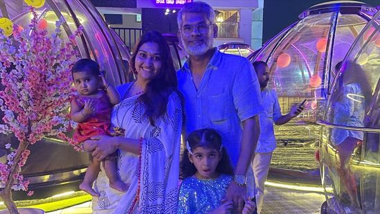 நானே சொல்லி இருக்கிறேன்இவ்வளவு ஏன், என்னுடைய அப்பா, அம்மாவிற்கு இடையே பயங்கரமான பிரச்சினைகள் நடக்கும். ஆனாலும் அம்மா கடைசிவரை அப்பாவை தன்னுடன் வலுக்கட்டாயமாக இழுத்துக் கொண்டே வந்தார். அவர்களை பார்க்கும் பொழுது இவர்கள் பிரிந்து இருந்தால், இன்னும் சந்தோஷமாக இருந்திருப்பார்களே என்று நினைத்ததுண்டு. ஆனால் அது சரியல்ல என்பது வயது ஆக ஆக இப்போது எனக்கு புரிகிறது.&nbsp;