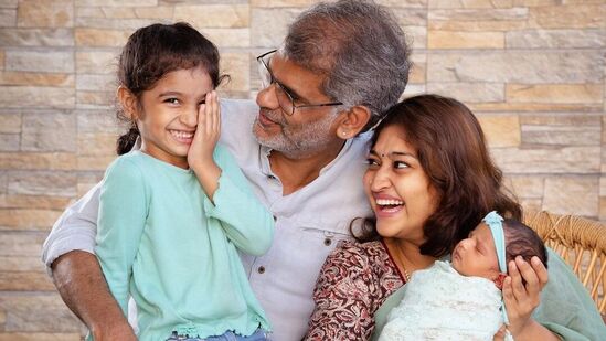 பிரபல சீரியல் நடிகையான நீலிமா ராணி தன்னுடைய கணவர் குறித்தும், இன்றைய காலத்தில் திருமணம் எப்படி பார்க்கப்படுகிறது என்பது குறித்தும், லிட்டில் டாக்ஸ் சேனலுக்கு பேசி இருக்கிறார்.&nbsp;&nbsp;இது குறித்து அவர் பேசும் போது," எல்லா காலக்கட்டத்திலும் என்னுடைய கணவர் எனக்கு உறுதுணையாக இருந்திருக்கிறார். அவருடைய ஆதரவு எனக்கு எப்போதும் அபரிவிதமாக இருந்திருக்கிறது.&nbsp;ஒருவனுக்கு ஒருத்தியா?&nbsp;இந்த காலகட்டத்தில் ஒருவருடன் நாம் பழகுகிறோம், நாளடைவில் அவருக்கும், நமக்கும் கருத்து முரண்பாடுகள் ஏற்படும் பொழுது, அவரை விட்டுப் பிரிந்து செல்ல முடிவெடுக்கிறோம். இது ஒன்றும் தவறில்லை என்பது ரீதியாக பார்க்கப்படுகிறது.&nbsp;