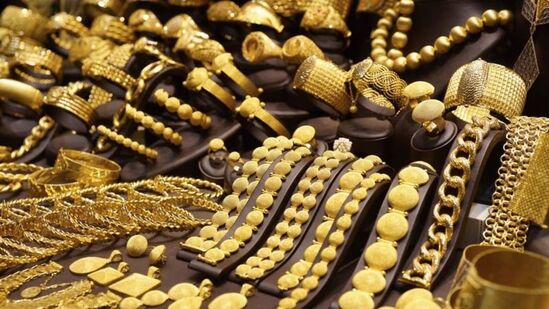 இன்றைய தங்கம் விலை நிலவரம்: சென்னையில் 22 கேரட் ஆபரணத் தங்கத்தின் விலை இன்று (ஜூலை 02) ஒரு சவரன் ரூ.53,520-க்கு விற்கப்படுகிறது. ஒரு கிராம் ஆபரணத் தங்கத்தின் விலை &nbsp;ரூ.5 உயர்ந்து ரூ.6,690-க்கு விற்பனை செய்யப்படுகிறது.