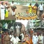 Madurai: மீனாட்சி அம்மன் கோயிலுக்காக வைகையில் இருந்து நீர் எடுக்கும் மரபு மீண்டும் தொடக்கம்