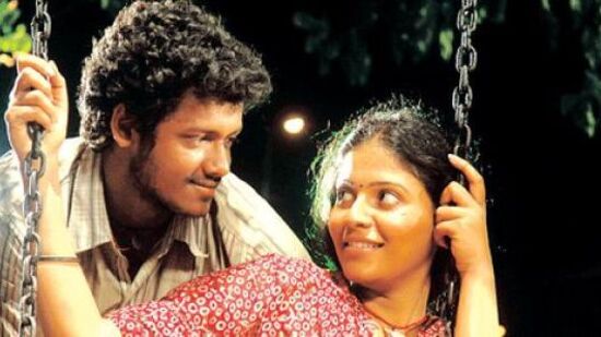 அங்காடி தெரு திரைப்படத்தில் அஞ்சலியை அத்துமீறி, ஆபாசமாக நடந்த கதாபாத்திரத்தை ஏற்று நடித்தவர் இயக்குநர் வெங்கடேஷ். இந்த நிலையில், அவர் அந்த கதாபாத்திர அனுபவங்கள் குறித்து ரெட் நூல் சேனலுக்கு பேசி இருக்கிறார்.&nbsp;&nbsp;