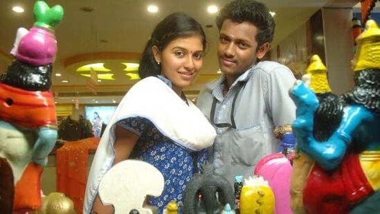 இது குறித்து அவர் பேசும் போது, "அங்காடி தெரு இயக்குநர் வசந்த பாலன் திடீரென்று ஒரு நாள், என்னை பார்க்க வேண்டும் என்று சொன்னார். இதையடுத்து நானும், அவரும் சந்தித்தோம். அப்போது அவர் அடுத்ததாக ஒரு படம் எடுக்க இருக்கிறேன். அந்தப்படத்தின் பெயர் அங்காடித்தெரு என்று சொன்னார்.&nbsp;&nbsp;