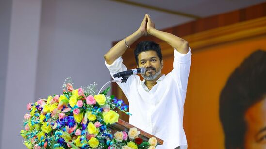 மூன்று பிரச்சினைகள்:&nbsp;நீட்டைப் பொறுத்தவரை, நான் அதில் மூன்று பிரச்சினைகளை பார்க்கிறேன். நீட் தேர்வானது, மாநில உரிமைகளுக்கு எதிரானதாக இருக்கிறது. 1975 ஆம் ஆண்டுக்கு முன்னதாக, கல்வியானது மாநில பட்டியலில் தான் இருந்தது. ஒன்றிய &nbsp;அரசு வந்த பின்னர்தான், அது பொது பட்டியலுக்கு மாற்றப்பட்டது.&nbsp;&nbsp;