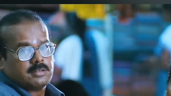 இதையடுத்து நான் வசந்த பாலனிடம் சீன் பேப்பரை கொடுங்கள் என்று கேட்டேன். அவர் கண்டிப்பாக சீன் பேப்பர் வேண்டுமா என்று கேட்டார். ஆமாம் என்றேன்.சீன் பேப்பரை பார்க்கும் பொழுது தான் அந்த இடத்தில், அவன் அவளின் மார்பகத்தை தவறான முறையில் அணுகினான் என்று இருந்தது. &nbsp;அதை பார்த்தவுடன் எனக்கு அப்படியே தூக்கி வாரி போட்டது. அன்று இரவு முழுக்க நான் மிகவும் டிஸ்டர்ப்கவே இருந்தேன்.&nbsp;&nbsp;