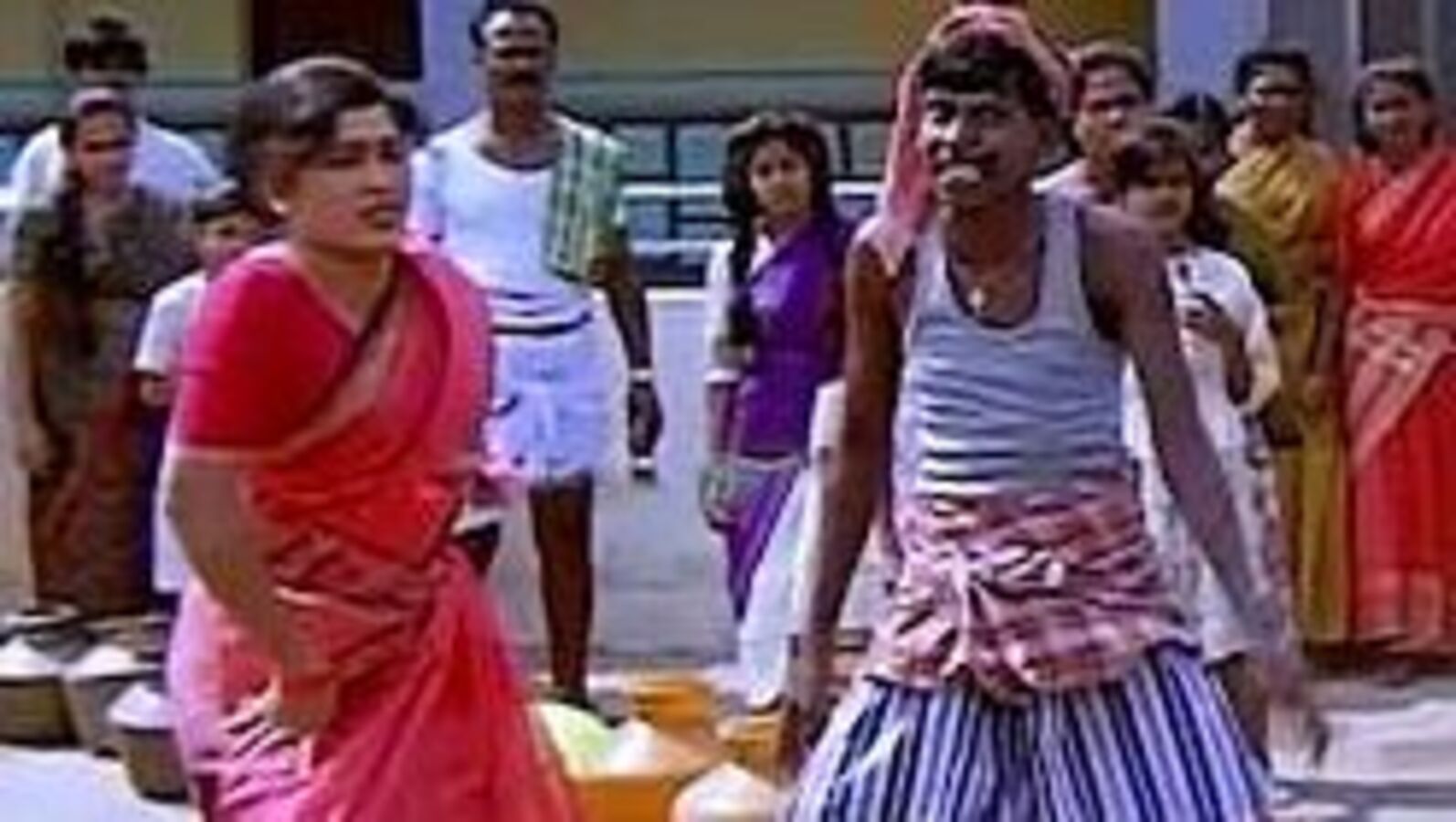 Vadivelu: ஓவர் கெமிஸ்ட்ரி.. ஒட்டிக்கொண்ட உதடுகள்.. தலையில் அடித்த மனைவி! - வடிவேலு சரளா ஜோடி உருவான கதை!