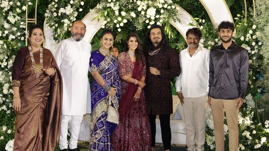 திருமண நிகழ்வில் விஜய்குமார், இயக்குநர் மற்றும் குடும்பத்தினர்