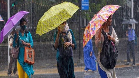 Weather Update: காற்றின் வேகதிசை மாறுபாடு! தமிழ்நாட்டில் மழை! 2 மாவட்டங்களில் கனமழை! வானிலை ஆய்வு மையம் எச்சரிக்கை இதோ!