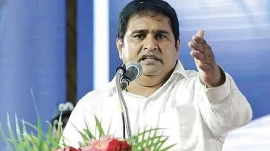 மக்களின் உரிமைகளை பாதுகாக்கும் லட்சியத்துடன் திருப்பதி வெங்கடேஸ்வரா பல்கலைக்கழகத்தில் சட்டம் படித்து, கடந்த 2000ஆம் ஆண்டு முதல் தீவிர அரசியலில் ஈடுபட்டு வந்தார்.