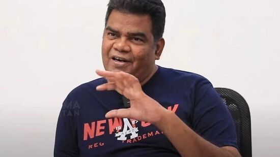 காஞ்சிபுரத்தில் பெண் பார்க்க போனோம். புகைப்படம் எதுவும் காட்டவில்லை. ஏனென்றால் எப்போது பார்த்துவிட்டு சென்றாலும் சரியாக நடக்கவில்லை, காஞ்சிபுர பெண் வீட்டில் சென்று அமர்ந்தோம். அமர்ந்தவுடன் நாற்காலி உடைந்து போனது. அப்போதே எனக்கு தெரிந்துவிட்டது.&nbsp;