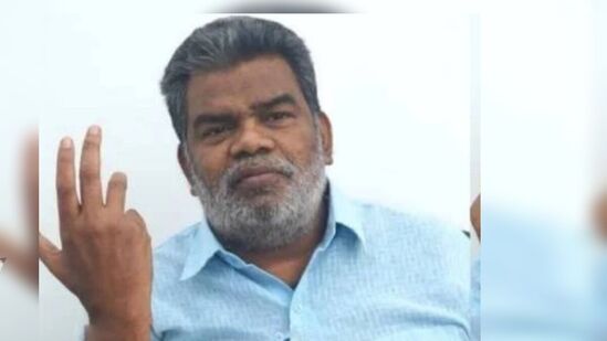 சரி பெண்ணை கூப்பிடுங்க என சொன்னா, கடைக்கு போய்விட்டது என சொன்னர்கள். யாரும் இல்லாத அவர்களின் மற்றொரு வீட்டிற்கு சென்று தூக்கு மாட்டிக்க சென்றவிட்டது.&nbsp;