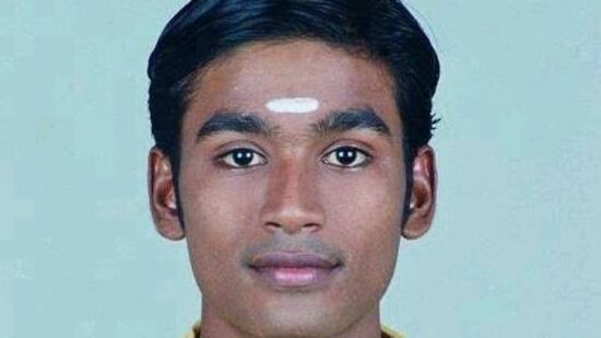 ஏ ஆர் ரகுமானுடன் அவர் ஒருமுறை இணைந்து பணியாற்றிக் கொண்டிருந்த பொழுது, அங்கு வந்த ஒருவர் &nbsp;ரகுமானிடம் உங்களைப் பார்க்க, எஸ் ஜே சூர்யா என்ற ஒருவர் வந்திருக்கிறார் என்று கூறினார். அதைக் கேட்ட ஏ ஆர் ரகுமான் ... ஐயோ அவரா என்று அலட்டிக்கொண்டார். &nbsp;அப்படித்தான் உங்களது அறிமுகம் எனக்கு கிடைத்தது என்று அவர் கூறினார். ஏ ஆர் ரகுமான் சாரை, நான் &nbsp;அவ்வளவு டார்ச்சர் செய்து இருக்கிறேன். &nbsp;ஆனால் ஒருமுறை கூட அவர் என்னிடம் முகம் சுழித்து &nbsp;பணியாற்றியது கிடையாது. துளிகூட அவருக்கு ஈகோ கிடையாது.இந்த படத்தில் நமக்கு இரண்டு சாவித்திரிகள் கிடைத்திருக்கிறார்கள் என்று கூறலாம். அந்த அளவுக்கு துஷாராவும் , அபர்ணாவும் சிறப்பாக நடித்திருக்கிறார்கள். குறிப்பாக &nbsp;துஷாரா படத்திற்காக நிஜமான கண்ணாடியை உடைத்திருக்கிறார். அவரது சில சீன்களை நான் பார்த்தேன். அதைப் பார்க்கும் பொழுது எனக்கு பிரமிப்பாக இருந்ததுசெல்வராகவன் எனக்கு நெஞ்சம் மறப்பதில்லை படத்தை கொடுத்தார். &nbsp;அது எனது வாழ்க்கையில் மறக்க முடியாத படமாக அமைந்துவிட்டது. தனுஷின் டைரக்ஷனில் நடிப்பதற்கு எனக்கு கொஞ்சம் எளிதாகவே இருந்தது.&nbsp;&nbsp;