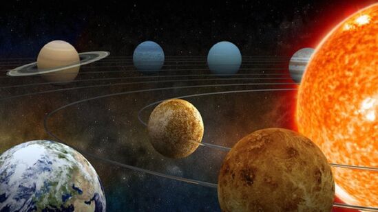 ஜோதிட சாஸ்திரத்தின்படி சனியின் முக்கியத்துவம் மகத்தானது. இம்முறை ஜூலை 6-ம் தேதி செவ்வாயுடன் சனியின் அபூர்வ சேர்க்கை ஏற்பட்டது. இந்த சேர்க்கையின் விளைவாக, சனியும் செவ்வாயும் ஒருவருக்கொருவர் 60 டிகிரி கோணத்தில் இருக்கும். அதன் பலனாக பல ராசிக்காரர்கள் லாப முகத்தைப் பார்க்கப் போகிறார்கள். எந்தெந்த ராசிக்காரர்களுக்கு பலன் கிடைக்கும் என்று பார்க்கலாம்.