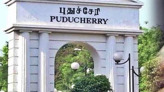 இந்த நிலையில், அரசுப் பள்ளிகளில் நேரங்களை மாற்றி கல்வித்துறை இயக்குநர் பிரியதர்ஷினி, பள்ளி முதல்வர்களுக்கு சுற்றறிக்கை அனுப்பி உள்ளார்.