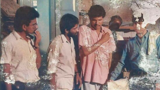 இப்படி, எல்லா சாதரண மனிதர்களின் மனதில் இருக்கக்கூடிய மொத்த கோபத்தின் உருவம்தான், இந்தியன் தாத்தா கேரக்டர். சரி, அந்த கேரக்டர் கோபப்படக்கூடிய ஆள் என்று முடிவு செய்து விட்டோம்.&nbsp;யார் அப்படி இருப்பார் என்று யோசிக்கும் பொழுது, அவருக்கு இப்படி கோபப்படுவதற்கு என்ன உரிமை இருக்கிறது என்பதை பார்க்கும் பொழுது, அந்த கேரக்டர் ஒரு சுதந்திர போராட்ட வீரராக இருக்கலாம் என்று முடிவு செய்தோம்.&nbsp;&nbsp;&nbsp;
