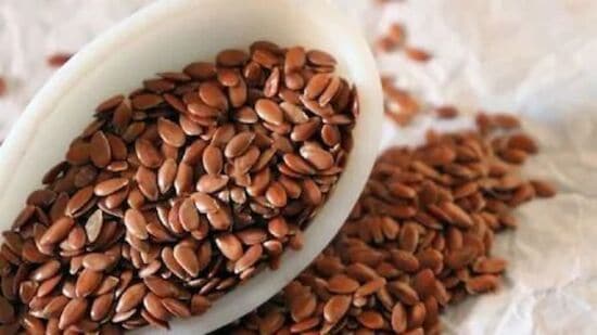 இதை செய்தால் கூந்தல் முற்றிலும் மென்மையாகவும், பட்டு போல பளபளப்பாகவும் மாறும்.. ஆளி விதை நன்மைகள் இதோ! இதை செய்தால் கூந்தல் முற்றிலும் மென்மையாகவும், பட்டு போல பளபளப்பாகவும் மாறும்.. ஆளி விதை நன்மைகள் இதோ!
