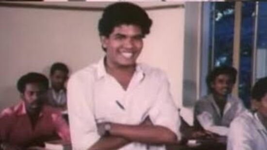 Director Shankar: ‘ஒரே ஒரு படத்தையாவது'
நடிக்க வந்த ஷங்கர்.. மடை மாற்றிய எஸ். ஏ.சி.. - பிரமாண்டம் உருவான கதை Director Shankar: ‘ஒரே ஒரு படத்தையாவது'
நடிக்க வந்த ஷங்கர்.. மடை மாற்றிய எஸ். ஏ.சி.. - பிரமாண்டம் உருவான கதை