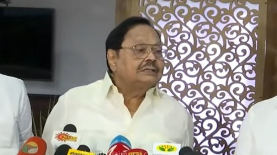 அமைச்சர் துரைமுருகனுக்கு உடல்நலக்குறைவால் மருத்துவமனைக்கு கொண்டு செல்லப்படுகிறார்.&nbsp;