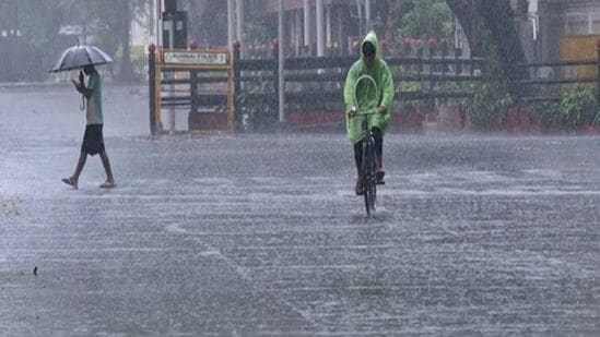 Weather Update: 4 மாவட்டங்களில் வெளுக்க போகும் கனமழை! சென்னை மண்டல வானிலை ஆய்வு மையம் எச்சரிக்கை!