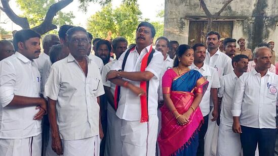 Vikravandi By-Election: விக்கிரவாண்டி இடைத்தேர்தல் வாக்கு எண்ணிக்கை நடைபெற்று வரும் நிலையில் 13ஆவது சுற்றிலும் திமுக வேட்பாளர் அன்னியூர் சிவா முன்னணி வகிக்கிறார்.