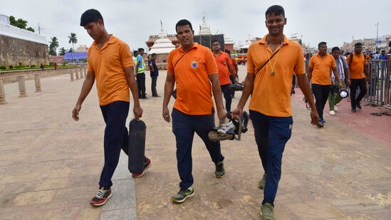கோயில் கருவறை திறப்பின்போது இந்திய தொல்லியல் துறையும் (ஏஎஸ்ஐ) உள் அறையின் நிலையை ஆய்வு செய்தது, முழு செயல்முறையும் வீடியோ படம் எடுக்கப்பட்டது என்று அதிகாரிகள் தெரிவித்தனர்.