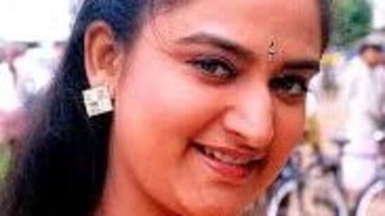&nbsp;அந்தப் பாடலின் இறுதியில் ‘சுண்ணாம்பு தடவிக்கலாமா’ என்று இழுத்து பாடியிருப்பார்கள். அதற்கு சிவசங்கர் மாஸ்டர் செக்ஸியான எக்ஸ்பிரஷனை கொடுக்கச் சொன்னார். அப்போது நான் இதெல்லாம் எனக்கு வராது மாஸ்டர் என்று கூறினேன்.இதனையடுத்து அவர் அதனை எனக்கு பிரேக் டவுன் செய்து சொல்லிக் கொடுத்தார். அத்துடன் அவர் என்னிடம் கடவுள் உனக்கு அவ்வளவு அழகான கண்களை கொடுத்திருக்கிறார். இதை வைத்து நீ ரசிகர்களை மயக்க வில்லை என்றால் எப்படி? என்று உத்வேக படுத்தினார்.&nbsp;