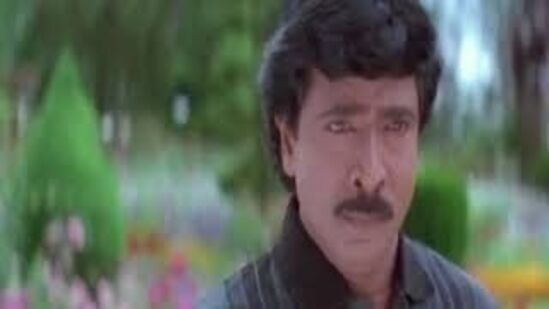 அதை எடுத்து கொண்டு பிரபு தேவாவிடம் காண்பித்தவுடன் உடனே எனக்கு போன் செய்துவிட்டார். சார்.. 'வளர்வதற்கு முன்பே அவர் பெயரை மேலே போடுகிறார்.. வளர்ந்தால் என்ன செய்வாரோ? இவர் வேண்டாம்..’ என சொல்கிறார். பரவாயில்லை என நான் எத்தனையோ முறை அவரை சமாதனம் செய்ய முயற்சி செய்தேன். வேண்டாம் நான் படம் பண்ணவே மாட்டேன் என்று பிரபு தேவா விலகி கொண்டார்.&nbsp;