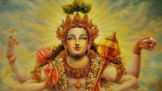 Devshayani Ekadashi 2024: இந்து தர்மத்தில், ஒவ்வொரு மாதமும் சுக்ல பட்சம் மற்றும் கிருஷ்ண பட்சத்தின் ஏகாதசி நாளில் ஸ்ரீஹரி விஷ்ணு மற்றும் லட்சுமி தேவியை வழிபடப்படுகிறார்கள். &nbsp;ஆடி மாதத்தின் சுக்ல பட்சத்தின் ஏகாதசி திதி மிகவும் முக்கியத்துவம் வாய்ந்தது. இந்த ஆண்டு, தேவஷயனி ஏகாதசி ஜூலை 17ஆம் தேதி மிகவும் புனிதமான நாளாக கொண்டாடப்படுகிறது.&nbsp;தேவஷயனி ஏகாதசி அன்று விஷ்ணு 4 மாதங்கள் தூக்கத்திற்கு செல்வதாக ஐதீகம். எனவே, இது தேவஷயனி ஏகாதசி என்று அழைக்கப்படுகிறது. இந்த நேரத்தில், திருமணம், நிச்சயதார்த்தம் போன்ற சடங்குகள் உள்ளிட்ட அனைத்து மங்களகரமான செயல்களும் இந்த மாதத்தில் தடைசெய்யப்படுகின்றன.&nbsp;